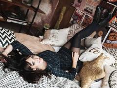 MissGulia - female with black hair webcam at xLoveCam