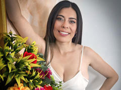 MissHotLara from xLoveCam