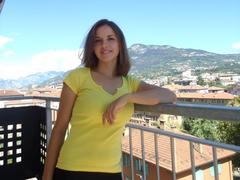 MissJoliSourireBg from xLoveCam