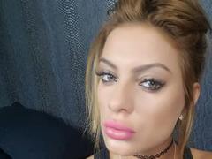 MissKhloe - female with black hair webcam at xLoveCam