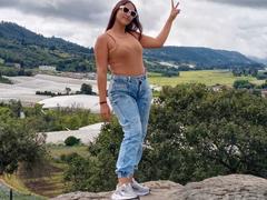 MissLauren - female with brown hair webcam at xLoveCam