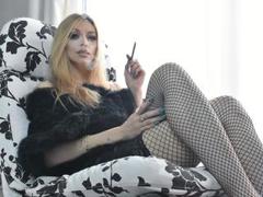 MissLeilax - blond female webcam at xLoveCam