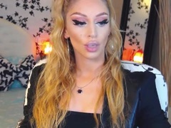 MissLeilax - blond female webcam at xLoveCam