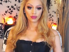 MissLeilax - blond female webcam at xLoveCam