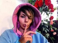 MissLover - female with black hair and  big tits webcam at xLoveCam