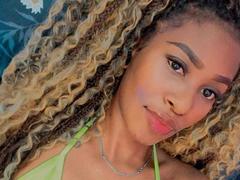 MissNahomi - female webcam at xLoveCam