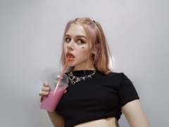 MissNestie - female with brown hair webcam at xLoveCam