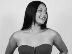 MissOrtizz - female with brown hair webcam at xLoveCam