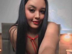MissOrtizz - female with brown hair webcam at xLoveCam