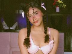 MissSubmissive - female with black hair webcam at xLoveCam