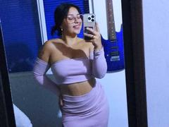 MissSubmissive - female with black hair webcam at xLoveCam