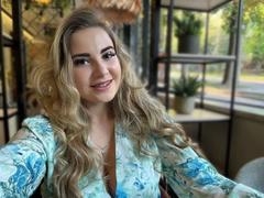 MissTemptationI - blond female with  big tits webcam at xLoveCam