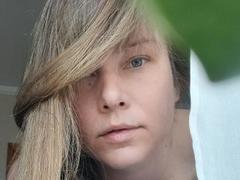 MissYesminet - female with brown hair and  small tits webcam at xLoveCam