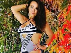 MisschelleX - female with brown hair webcam at xLoveCam