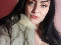 QueenMaya - female with brown hair webcam at xLoveCam