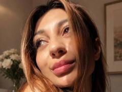 MiyaLinn - female with brown hair and  big tits webcam at xLoveCam