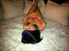 minnieme-hot - female with black hair webcam at xLoveCam