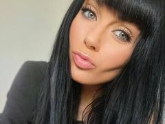 minnieme-hot - female with black hair webcam at xLoveCam