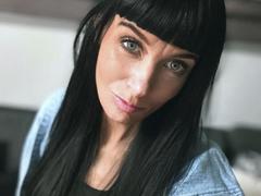 minnieme-hot - female with black hair webcam at xLoveCam