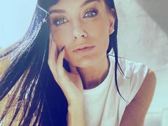 minnieme-hot - female with black hair webcam at xLoveCam