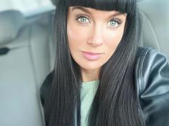 minnieme-hot - female with black hair webcam at xLoveCam