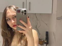 ModelGyrl-hot - female with brown hair webcam at xLoveCam