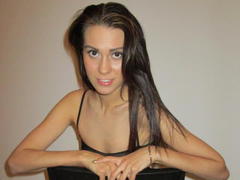 Mojoo - female with brown hair and  small tits webcam at xLoveCam