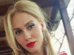 Mojoo - female with brown hair and  small tits webcam at xLoveCam