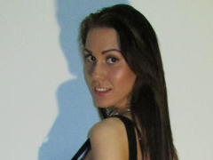 Mojoo - female with brown hair and  small tits webcam at xLoveCam