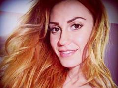 Mojoo - female with brown hair and  small tits webcam at xLoveCam