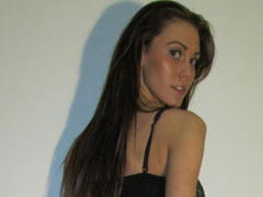 Mojoo - female with brown hair and  small tits webcam at xLoveCam