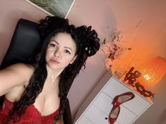 MollyBrunett - female with black hair and  big tits webcam at xLoveCam
