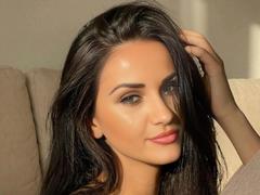 MollyPieerce from xLoveCam