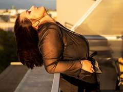 MollyPretty - female with brown hair webcam at xLoveCam