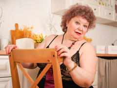 MomCum - female with red hair webcam at xLoveCam