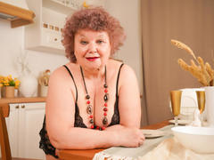 MomCum - female with red hair webcam at xLoveCam