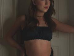 MonAmourR - female webcam at xLoveCam