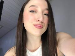 MonAmourR - female webcam at xLoveCam