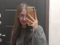 MonaCloudI - female with brown hair webcam at xLoveCam