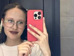 MonaCloudI - female with brown hair webcam at xLoveCam