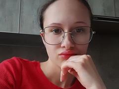 MonaCloudI - female with brown hair webcam at xLoveCam