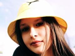 MonaCloudI - female with brown hair webcam at xLoveCam