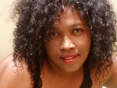 MonaHt from xLoveCam