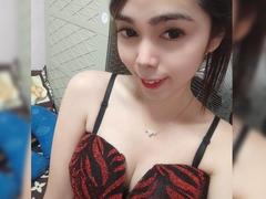 MonaHugh from xLoveCam