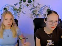 MonaOlivia from xLoveCam