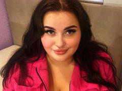 MonaSteele - female with brown hair webcam at xLoveCam