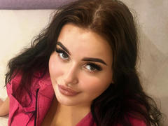 MonaSteele - female with brown hair webcam at xLoveCam