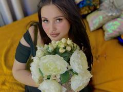 MonaSteele - female with brown hair webcam at xLoveCam