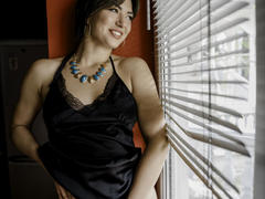 Monica_Luiso - female with brown hair and  small tits webcam at ImLive