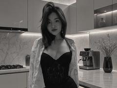MonikaMeel - female with black hair webcam at xLoveCam